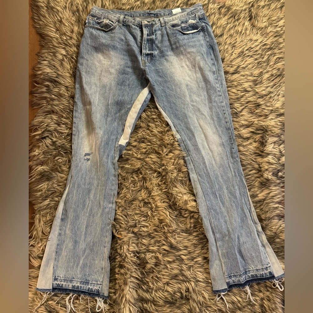 MNML FLARE JEANS DISTRESS SZ 36 light wash Stack
